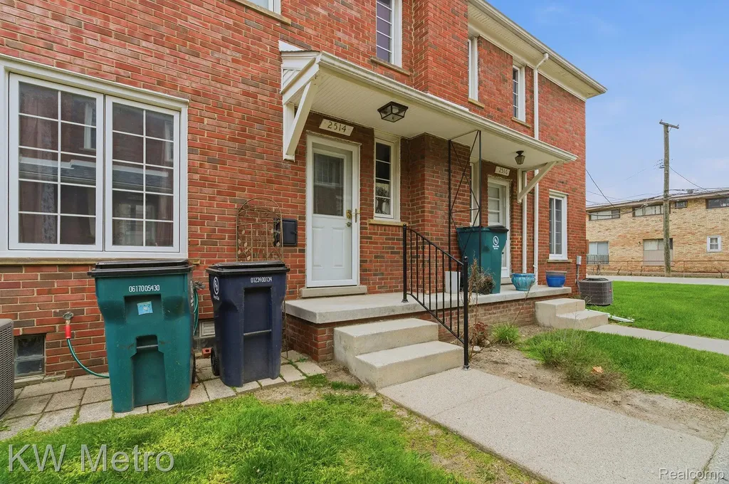 2514 Galpin Avenue Royal Oak City MI 48073