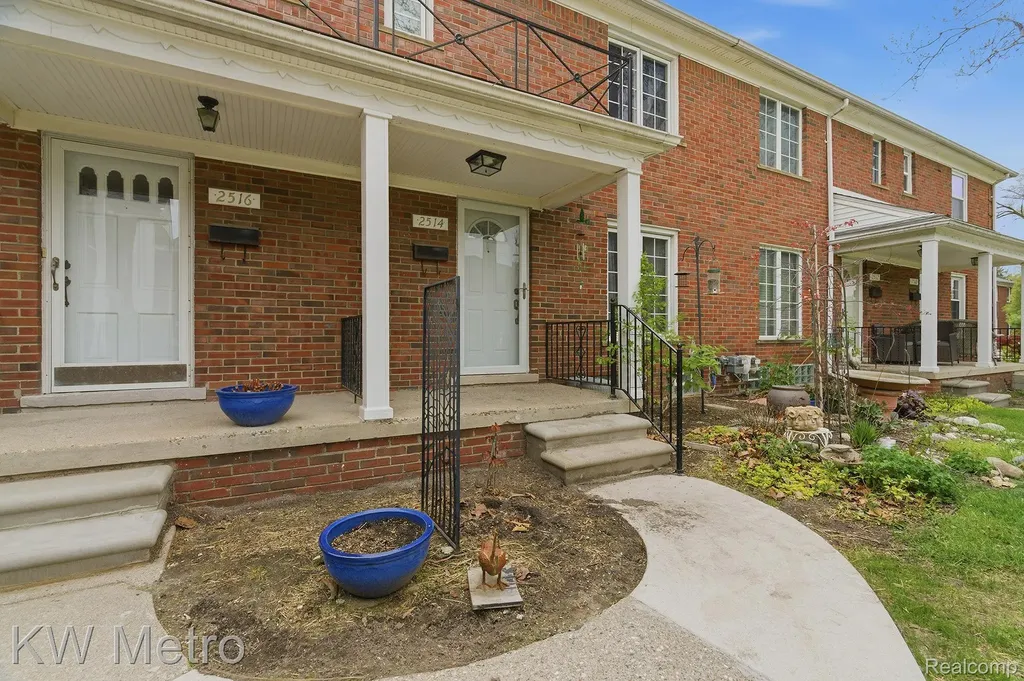2514 Galpin Avenue Royal Oak City MI 48073