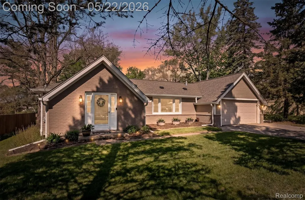 3525 Buss Drive Commerce Charter Township MI 48390