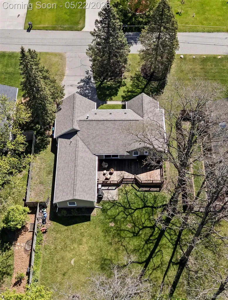 3525 Buss Drive Commerce Charter Township MI 48390