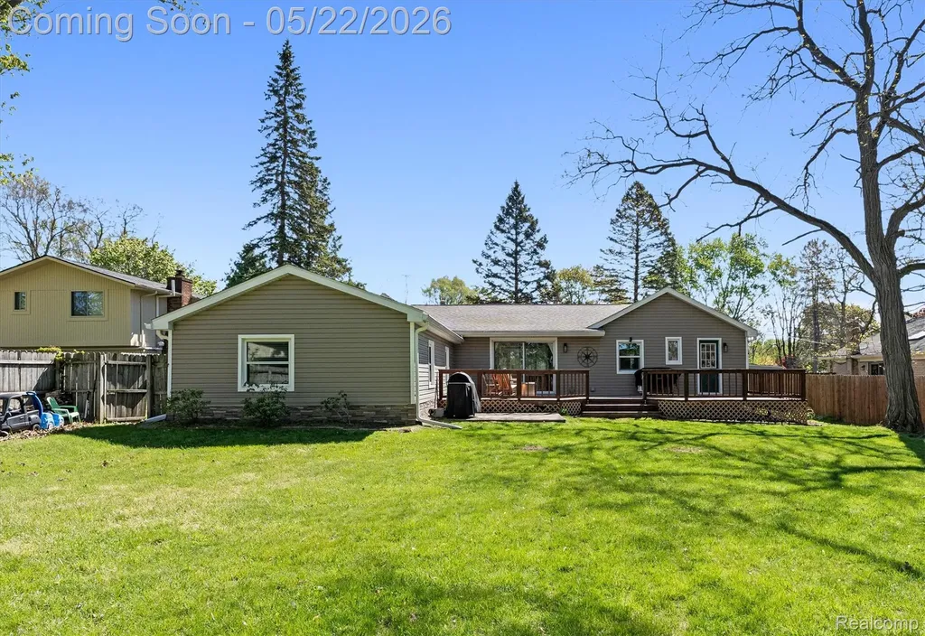 3525 Buss Drive Commerce Charter Township MI 48390