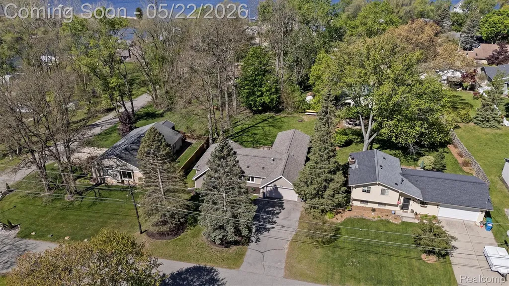 3525 Buss Drive Commerce Charter Township MI 48390
