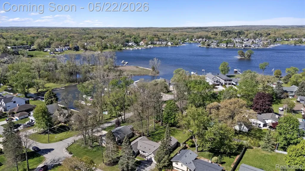 3525 Buss Drive Commerce Charter Township MI 48390