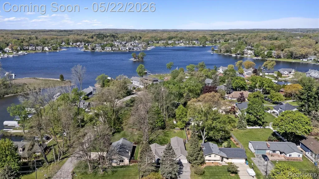 3525 Buss Drive Commerce Charter Township MI 48390