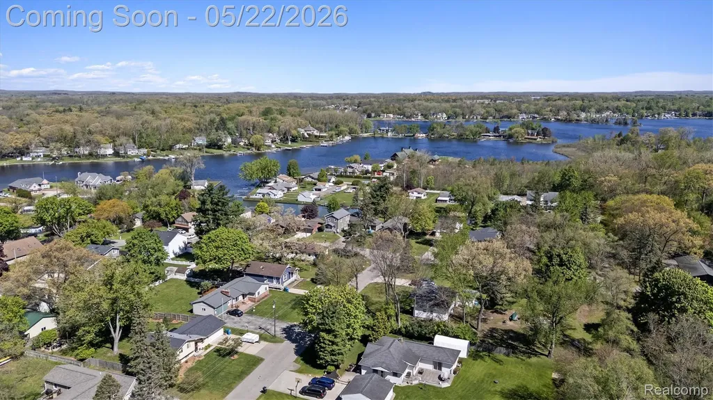 3525 Buss Drive Commerce Charter Township MI 48390