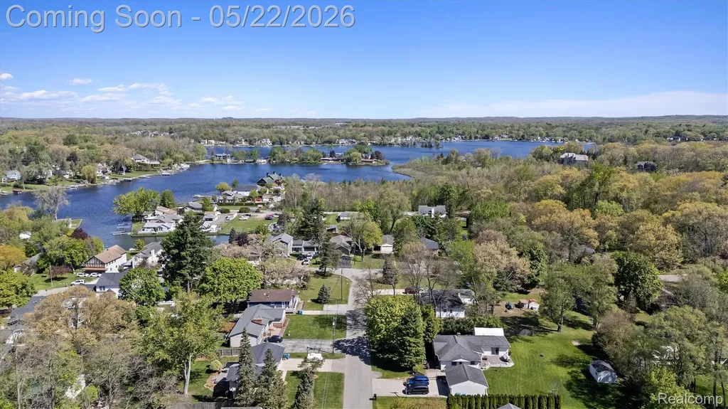 3525 Buss Drive Commerce Charter Township MI 48390