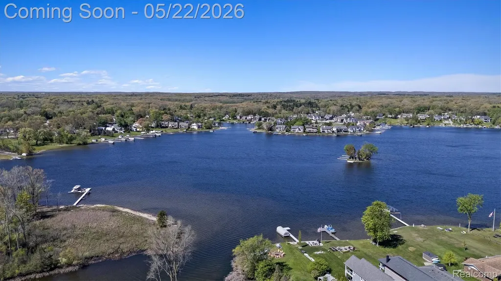 3525 Buss Drive Commerce Charter Township MI 48390