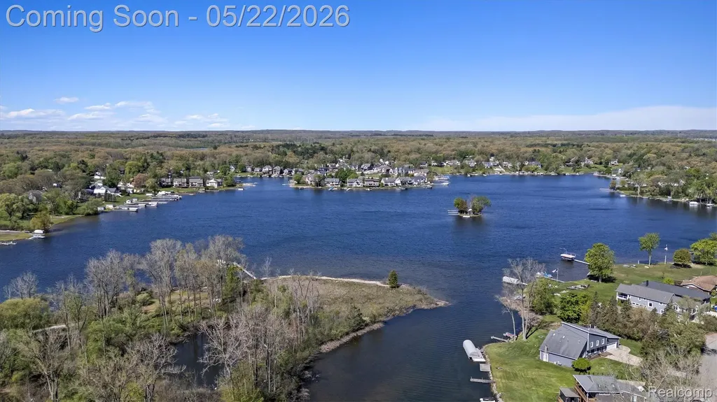 3525 Buss Drive Commerce Charter Township MI 48390