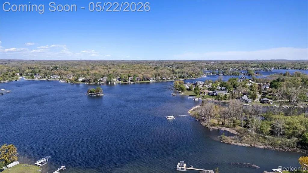 3525 Buss Drive Commerce Charter Township MI 48390