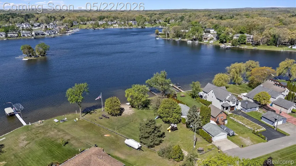 3525 Buss Drive Commerce Charter Township MI 48390