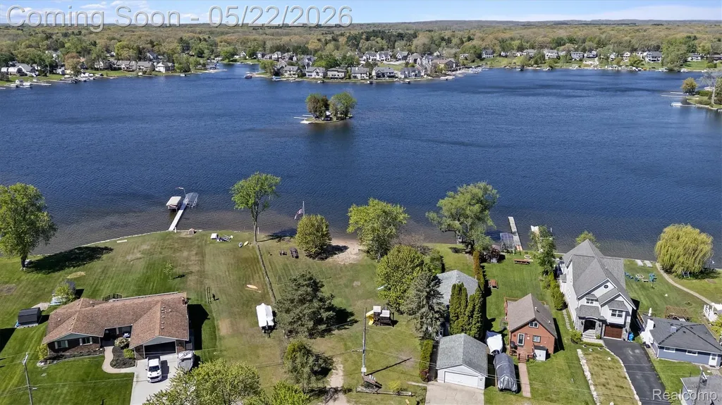 3525 Buss Drive Commerce Charter Township MI 48390