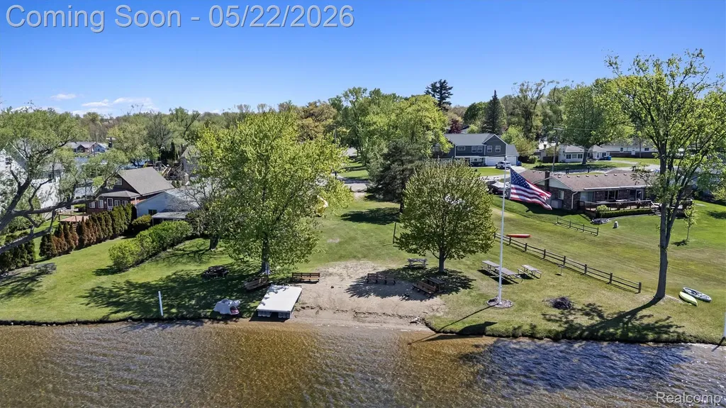 3525 Buss Drive Commerce Charter Township MI 48390