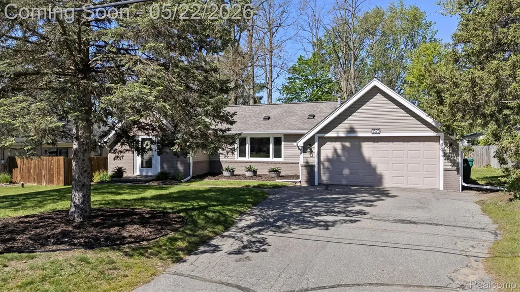 3525 Buss Drive Commerce Charter Township MI 48390