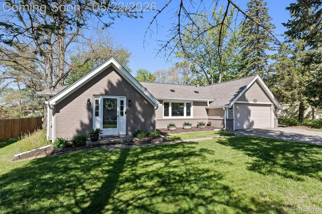 3525 Buss Drive Commerce Charter Township MI 48390