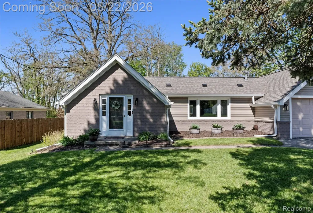 3525 Buss Drive Commerce Charter Township MI 48390