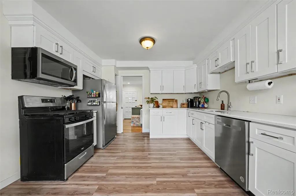 31821 Wayburn Street Farmington Hills City MI 48334