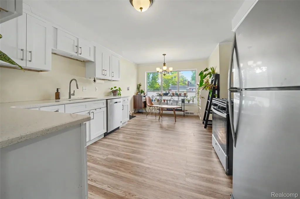 31821 Wayburn Street Farmington Hills City MI 48334