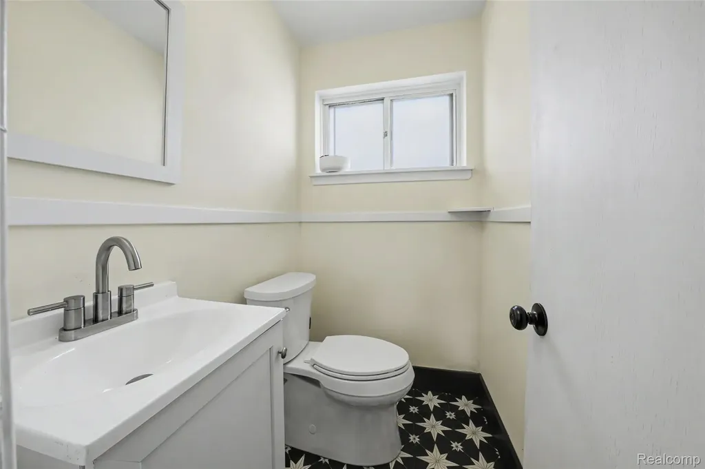 31821 Wayburn Street Farmington Hills City MI 48334