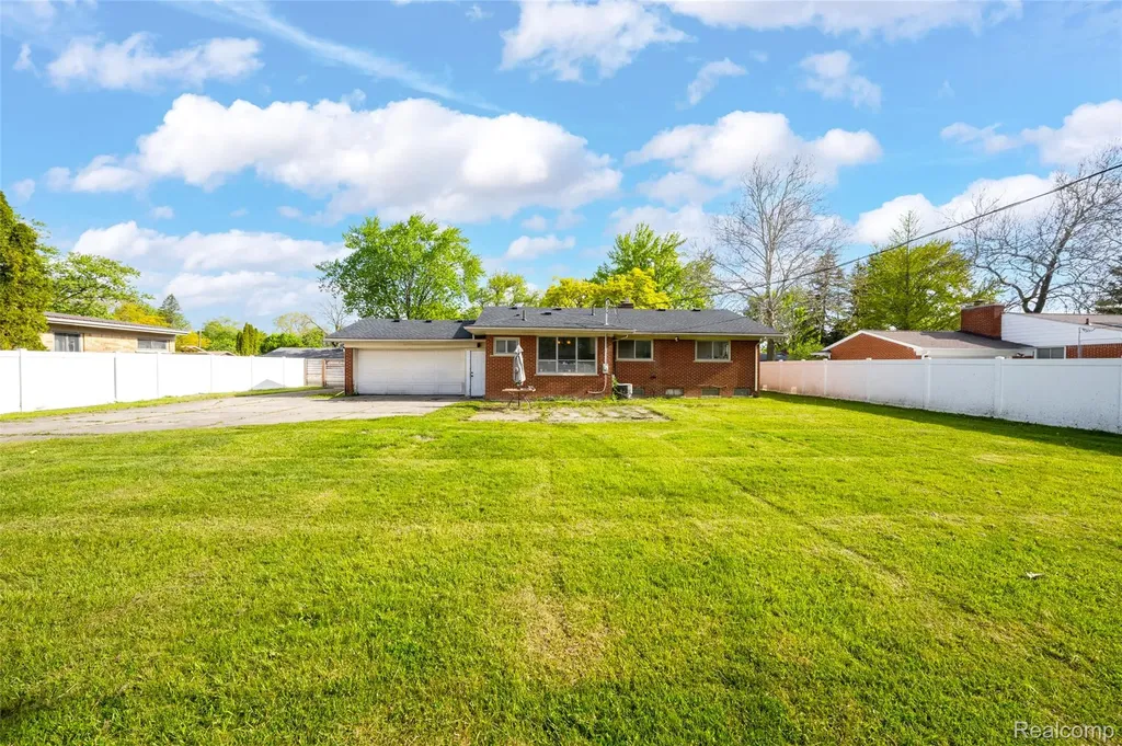 31821 Wayburn Street Farmington Hills City MI 48334