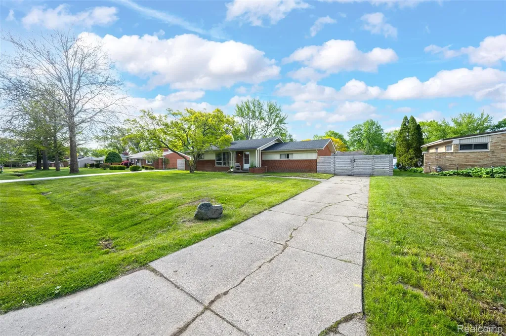 31821 Wayburn Street Farmington Hills City MI 48334