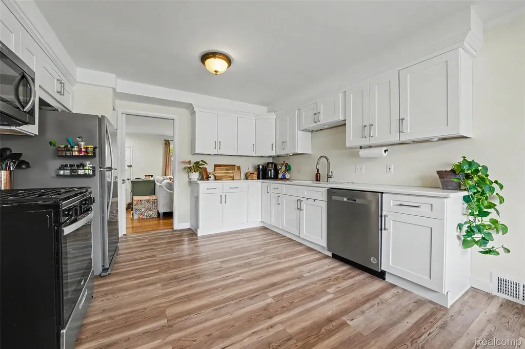 31821 Wayburn Street Farmington Hills City MI 48334