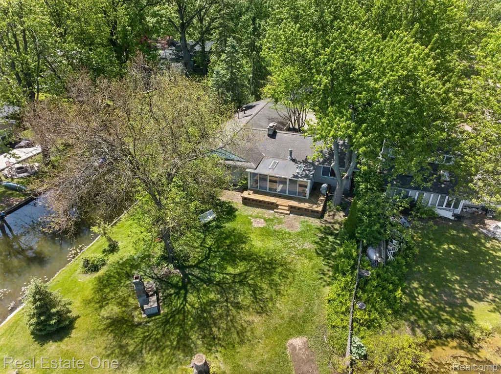 3920 Wint Road Commerce Charter Township MI 48382