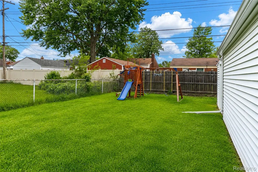 15606 Richmond Street Southgate City MI 48195
