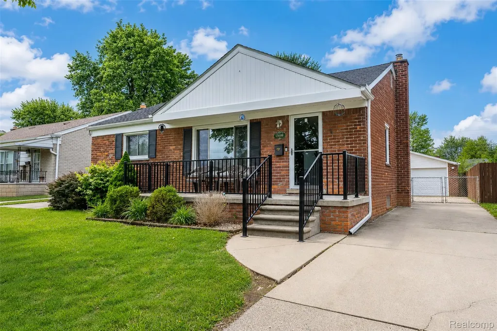 15606 Richmond Street Southgate City MI 48195