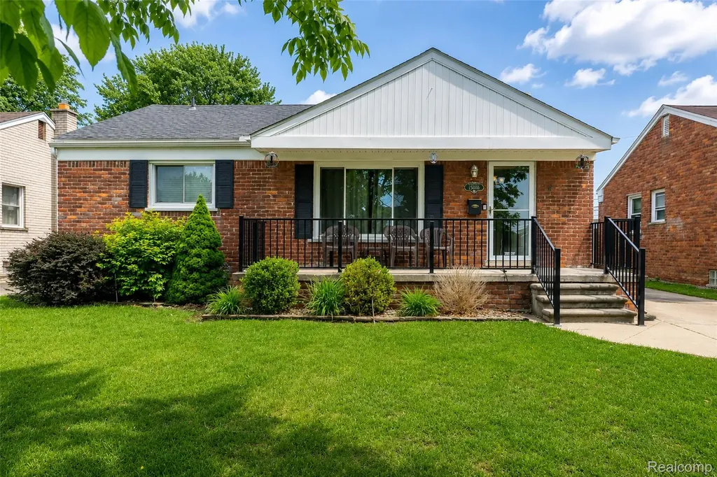15606 Richmond Street Southgate City MI 48195