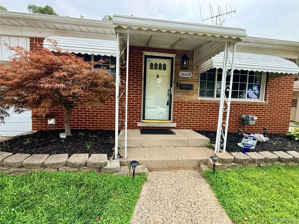 26676 Richard Drive Warren City MI 48089