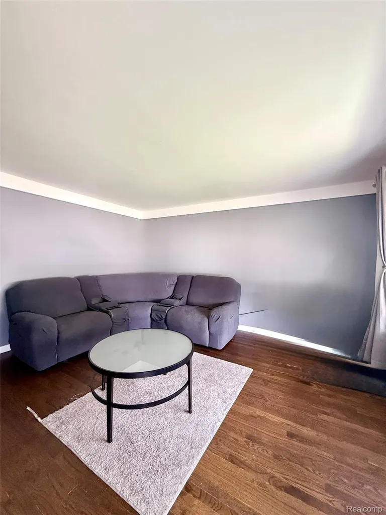 26676 Richard Drive Warren City MI 48089