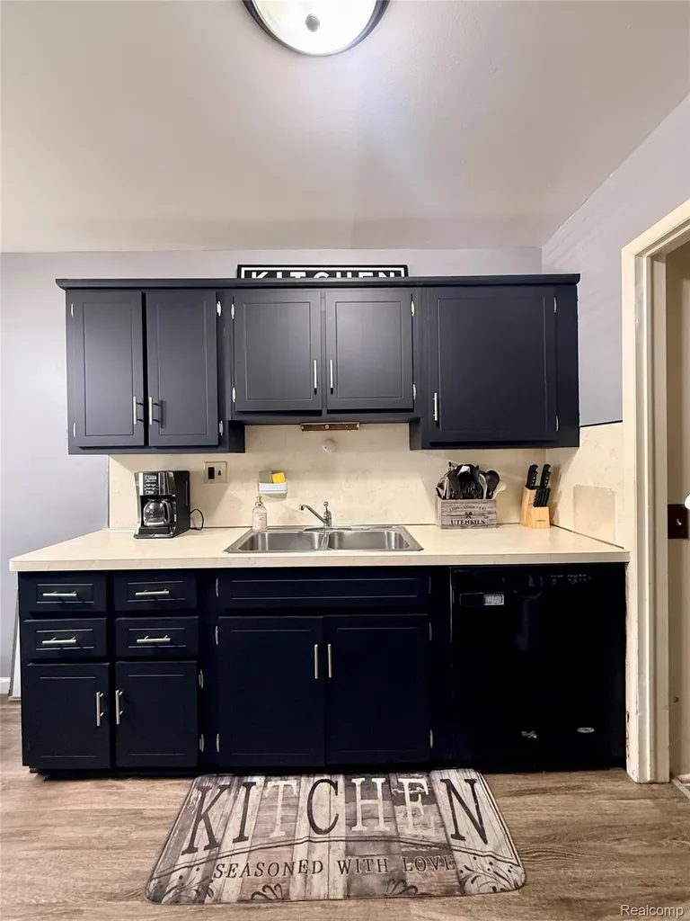 26676 Richard Drive Warren City MI 48089