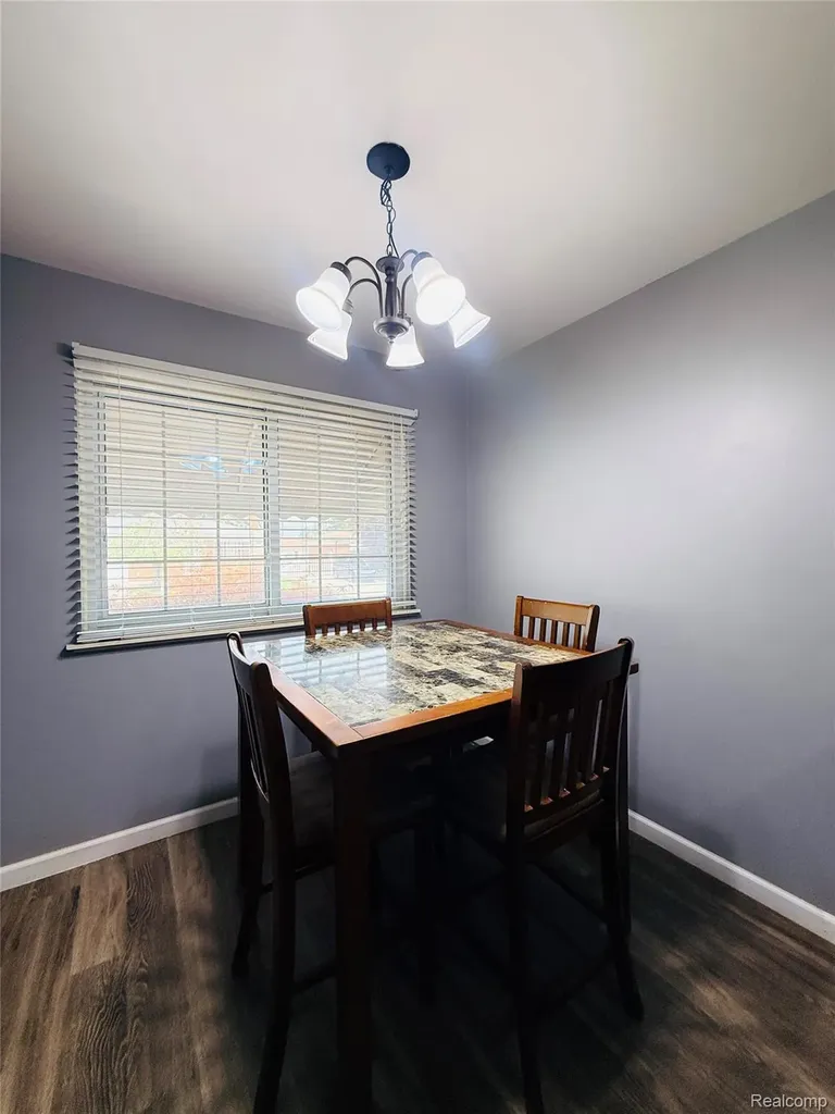 26676 Richard Drive Warren City MI 48089