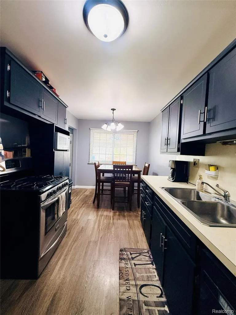 26676 Richard Drive Warren City MI 48089
