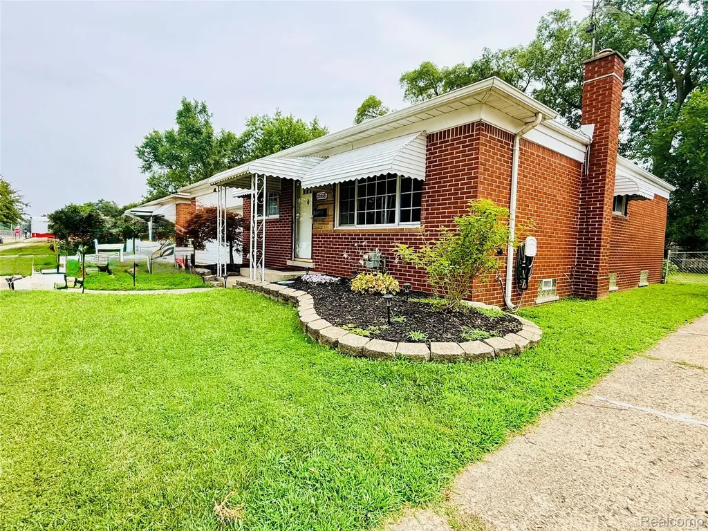 26676 Richard Drive Warren City MI 48089