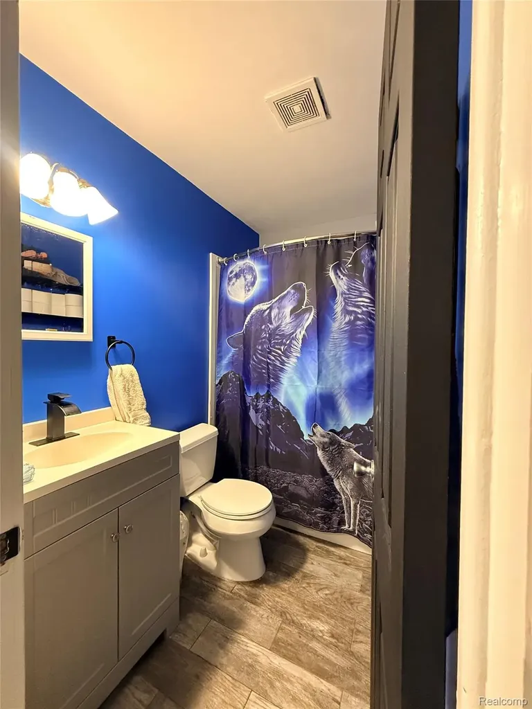 26676 Richard Drive Warren City MI 48089