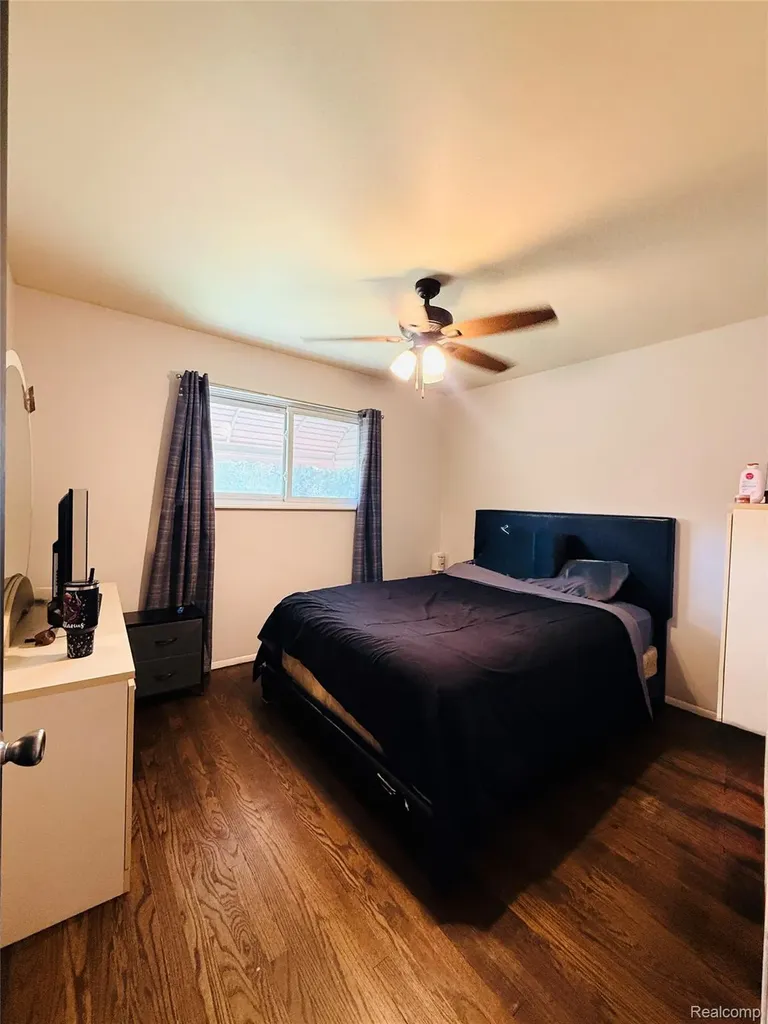 26676 Richard Drive Warren City MI 48089