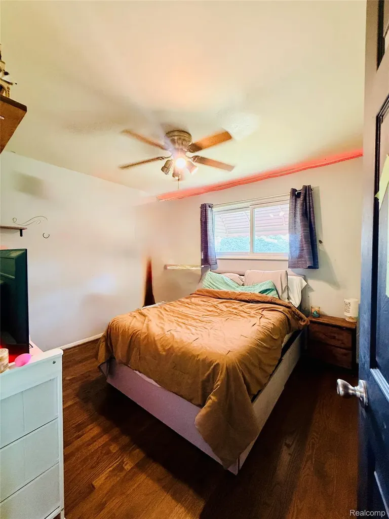 26676 Richard Drive Warren City MI 48089
