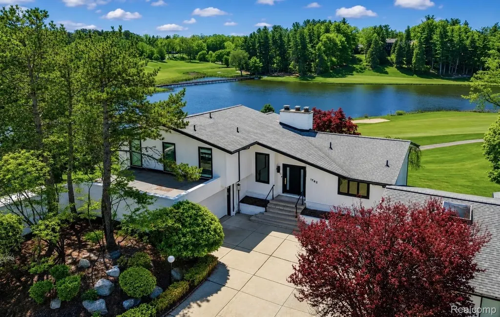 1762 Saint Johns Court Bloomfield Hills City MI 48302