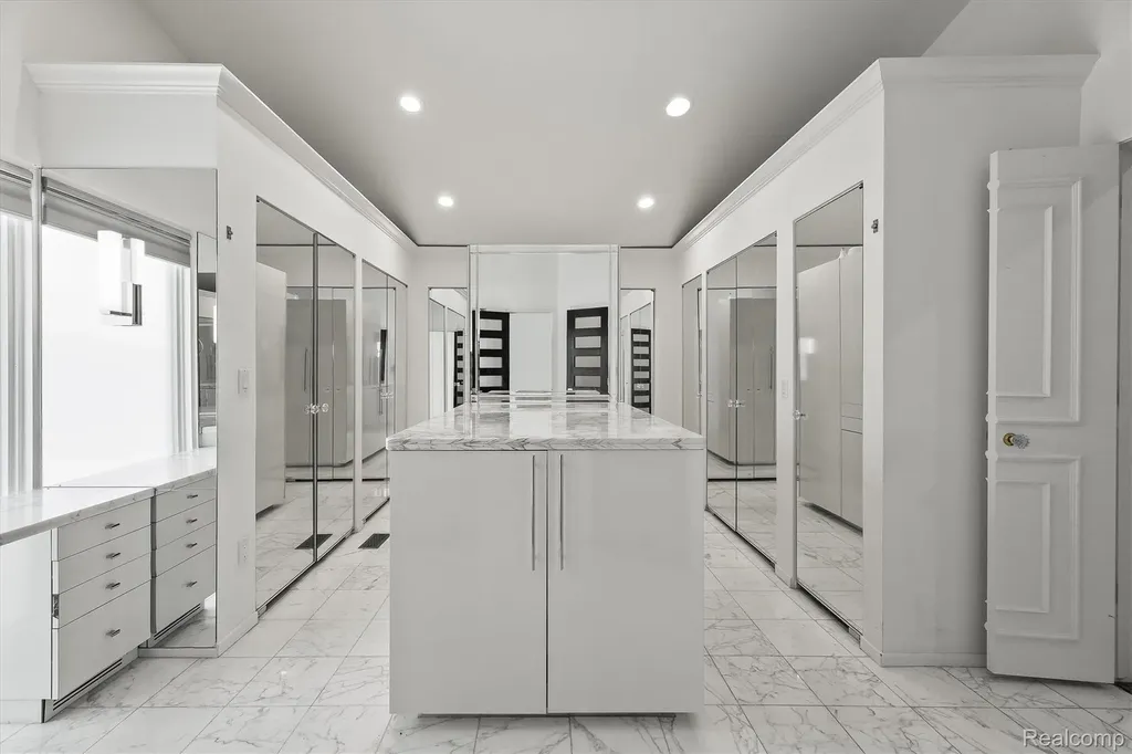 1762 Saint Johns Court Bloomfield Hills City MI 48302