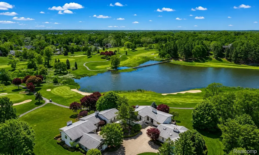 1762 Saint Johns Court Bloomfield Hills City MI 48302