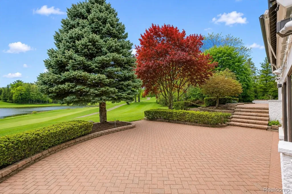 1762 Saint Johns Court Bloomfield Hills City MI 48302