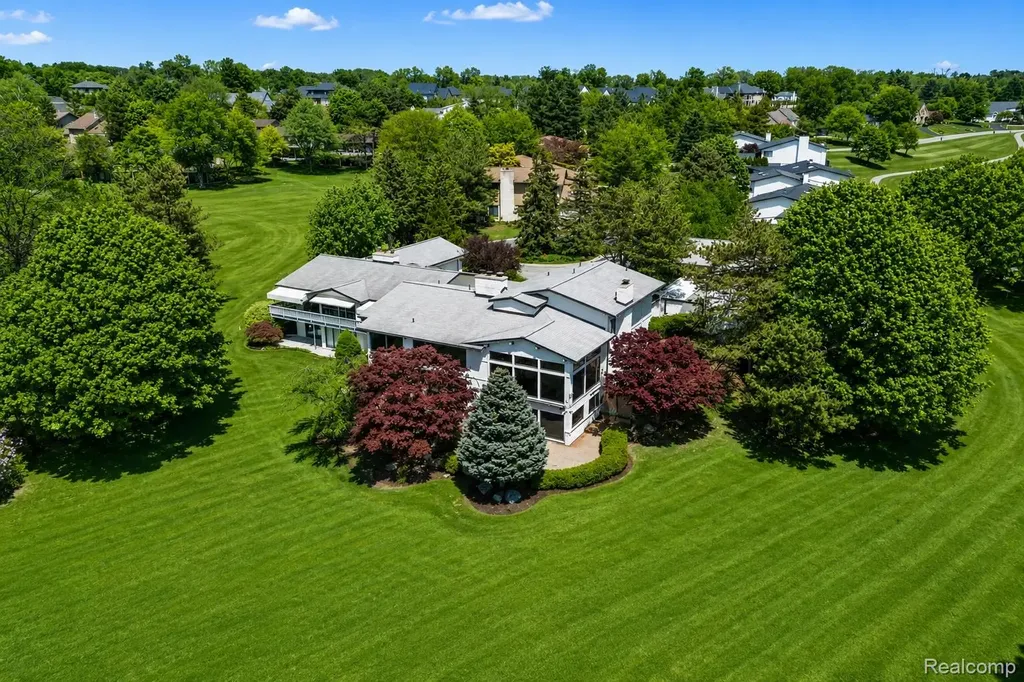1762 Saint Johns Court Bloomfield Hills City MI 48302