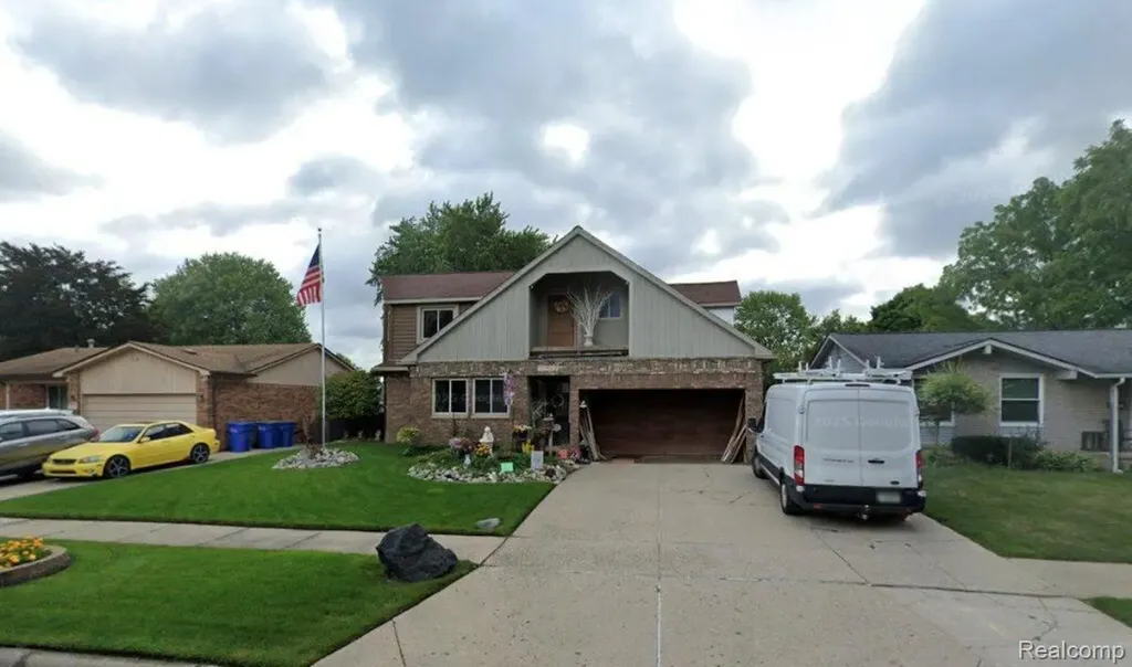 25592 Cloie Drive Warren City MI 48089