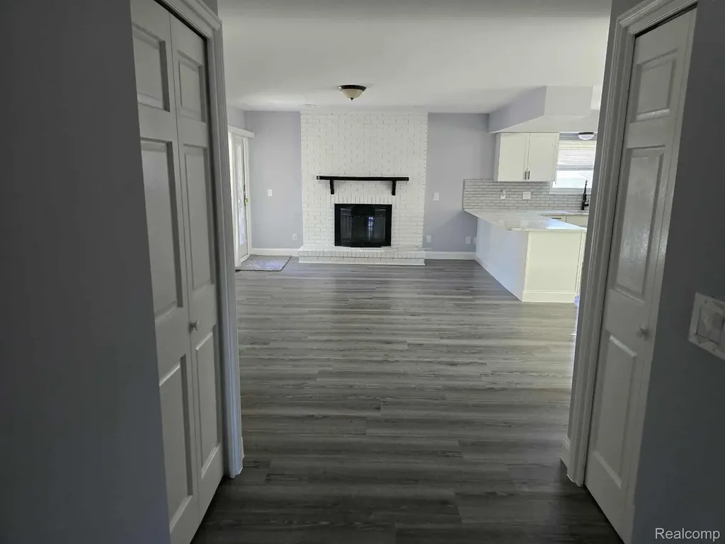 25592 Cloie Drive Warren City MI 48089