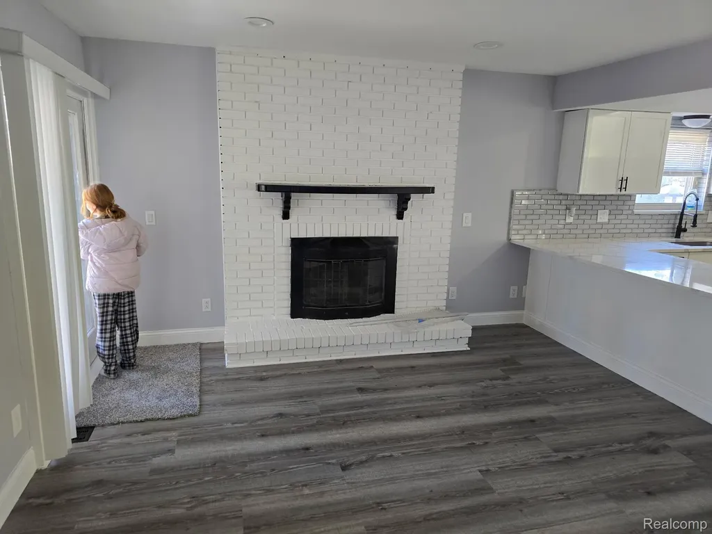 25592 Cloie Drive Warren City MI 48089