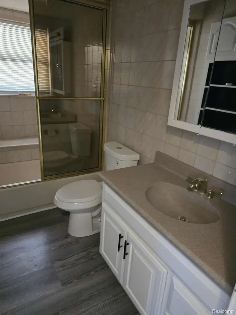 25592 Cloie Drive Warren City MI 48089