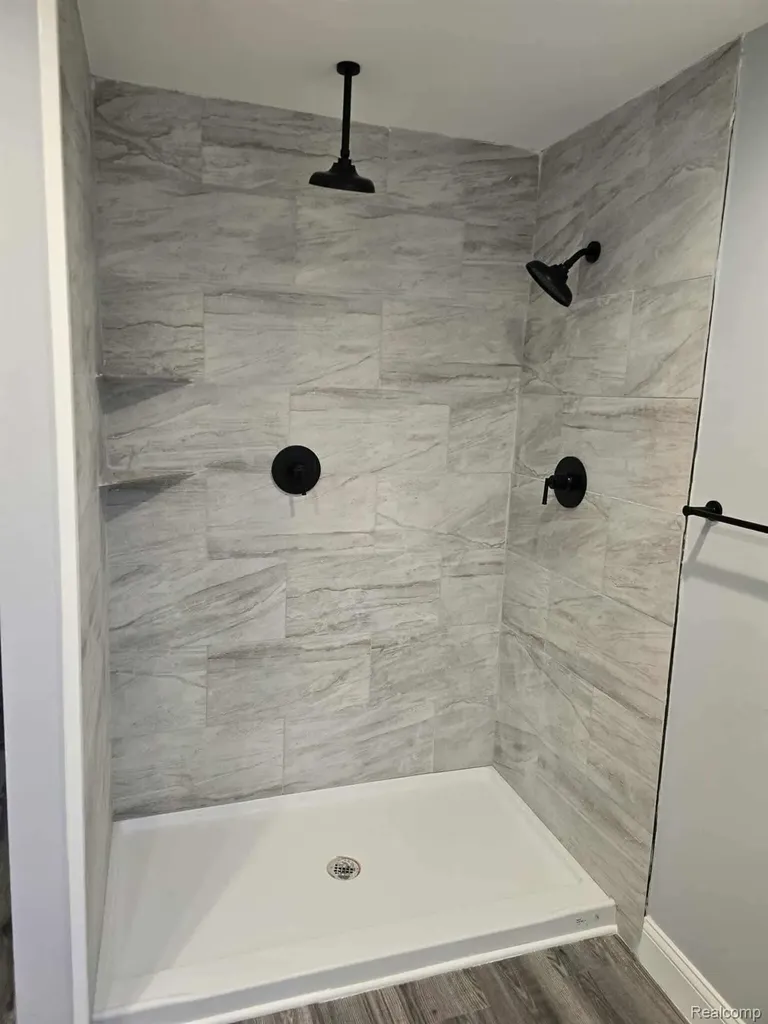 25592 Cloie Drive Warren City MI 48089