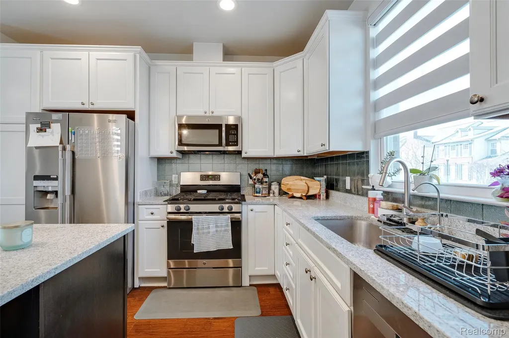 3211 Johanna Ware Wixom City MI 48393