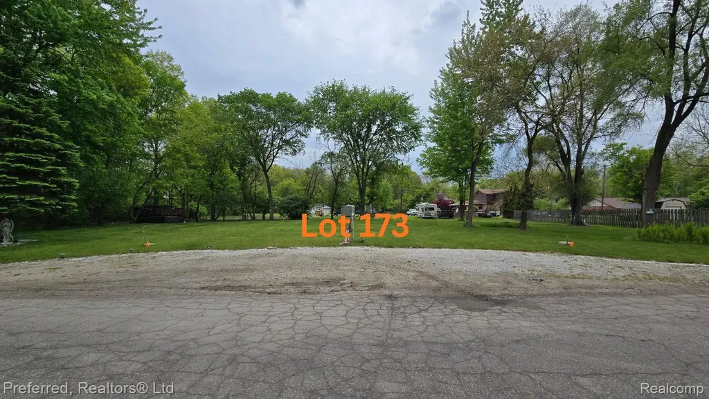 Vl (lot 173) Vinewood Romulus City MI 48174
